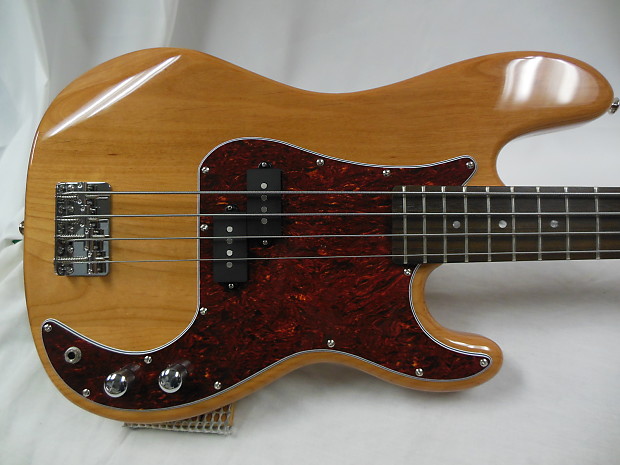 Xaviere XV PB Precision Bass With Strap and Gigbag Used