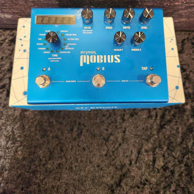 新品同様品]strymon mobius-