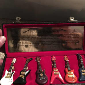 ホール＆オーツ 直筆サイン入りミニギター　80年代　レア Xonex Cleve OH Rock-and Roll-Hall-of-Fame-& Museum-Mini