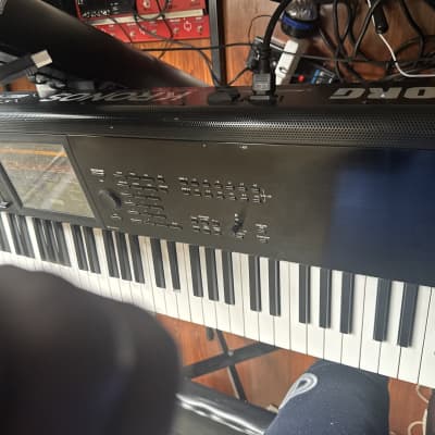 Korg KRONOS 2 88-Key Digital Synthesizer Workstation 2014 - Present - Black/Wood