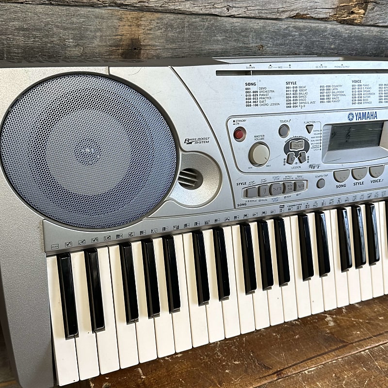 16882) Yamaha PSR-275 Piano Keyboard w/ built in speakers 16882) Yamaha PSR-275 Piano Keyboard w/ built in speakers