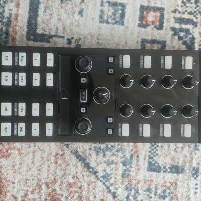 ⭐︎TRAKTOR KONTROL X1 MK2⭐︎ Native Instruments Traktor Kontrol X1 MKII DJ Controller