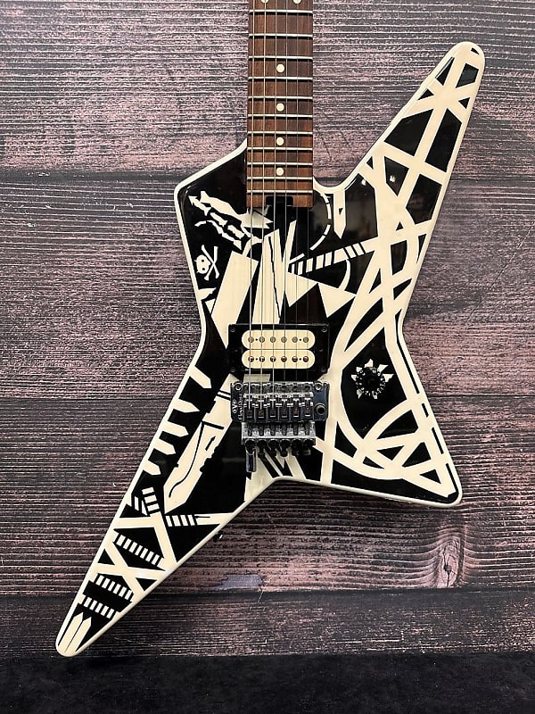 EVH (Eddie Van Halen) Striped Series Star Electric Guitar (Margate
