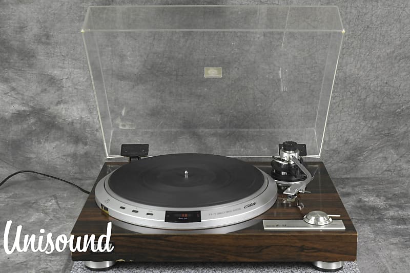 Victor QL-A7 Direct Drive Stereo Record Player in Very Good Condition.  			