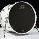 DW Performance Series 18x24 Bass Drum White Ice