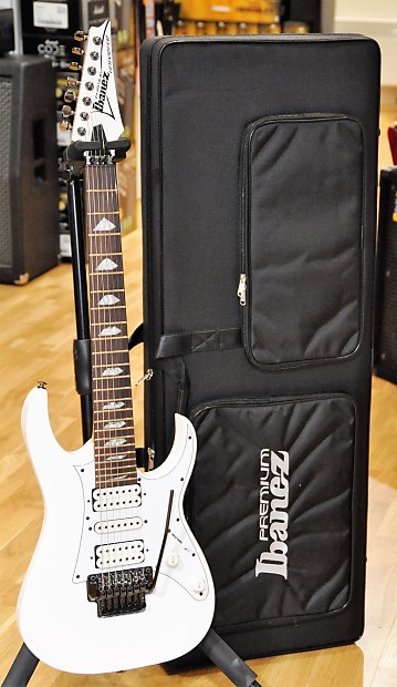 Ibanez UV71P WH Universe Steve Vai Signature UV71P Premium 7 Strings w softcase Free Shipping