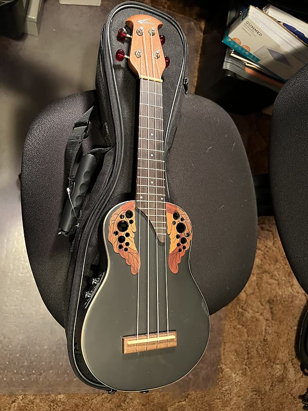 Ovation Applause ukulele