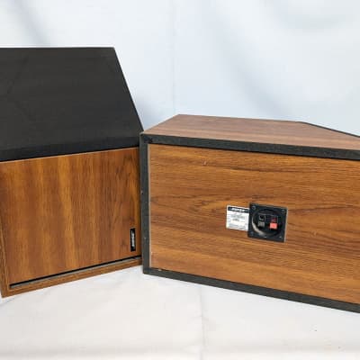Pair of Vintage Bose 2.2 Direct Reflecting Two-way Bookshelf Pair of Vintage Bose 2.2 Direct Reflecting Two-way Bookshelf