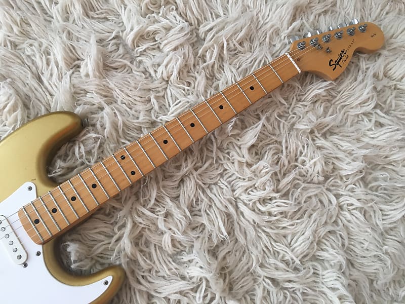 大注目】 Squier Stratocaster 数量限定モデル Affinity エレキギター