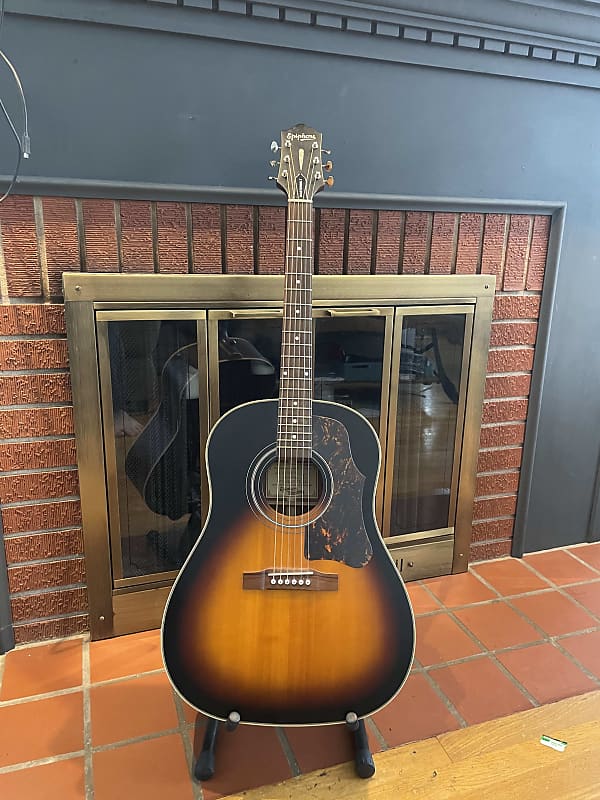 Epiphone Masterbilt AJ-45ME Dreadnought