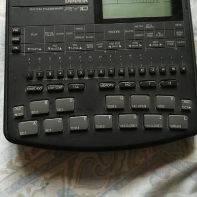 Yamaha RY 10 rhythm programmer drum machine groove box