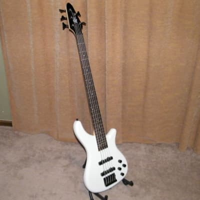 Rogue LX205B 5-String Series III Electric Bass Guitar Pearl