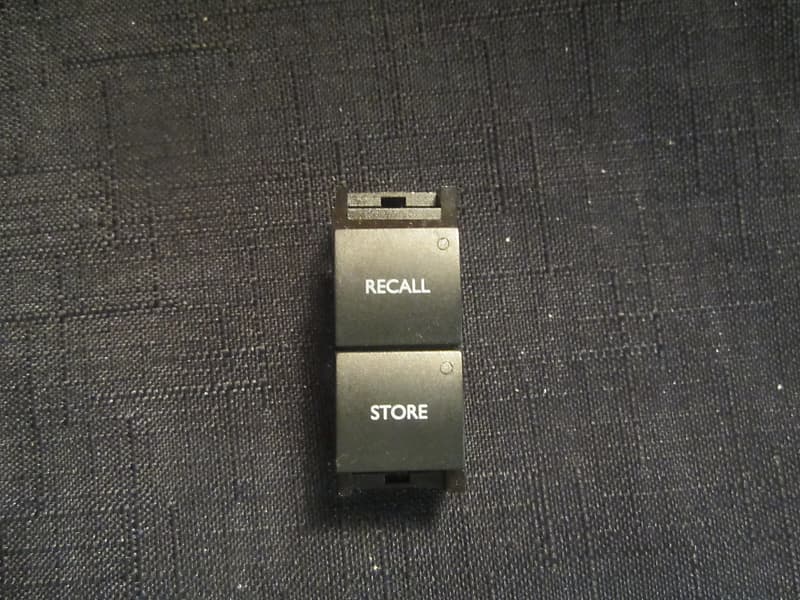 TC Electronic G Major Guitar Effects Processor Buttons Recall/Store image 1