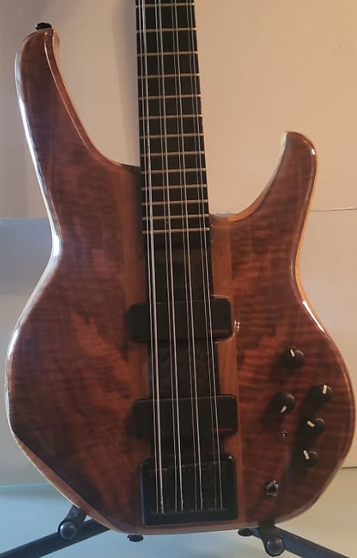 John Entwistle, 8-string, Status Buzzard Prototype 