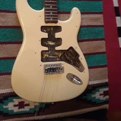 Squier Stratocaster 2008 Vintage Yellow image 12