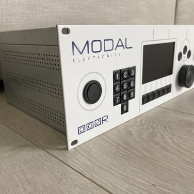 Modal Electronics 002R Rackmount 8-Voice Analogue-Digital Hybrid Synthesizer 2020 - 2021 White image 4