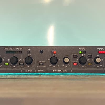 Alesis 3632 Dual-Channel Compressor / Limiter / Gate