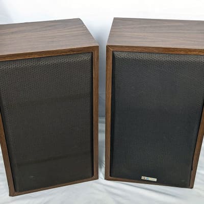 Pair of BIC Venturi Model 22 Vintage 3-Way Speakers - Woodgrain image 3