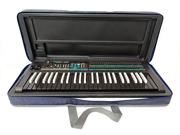 KORG POLY-800コルグ　シンセサイザー&ハードケース KORG シンセサイザー POLY-800 PS-800 楽器 ハードケース付き