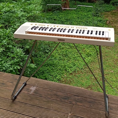 Vintage Yamaha PS-20 with legs!