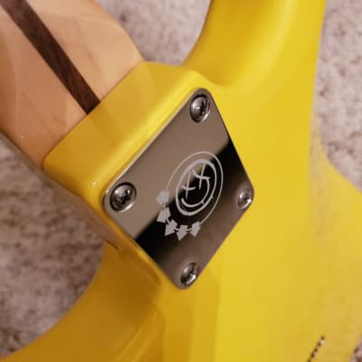 2019 Fender Strat Hardtail Tom Delonge Remake Graffiti Yellow image 4