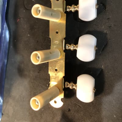 Unknown Classical Guitar Tuners 2022 - Gold with White Pearl image 4