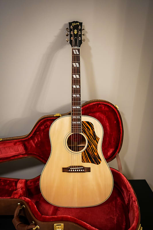 1 of 1? Gibson Custom Shop Southern Jumbo Red Spruce 2022