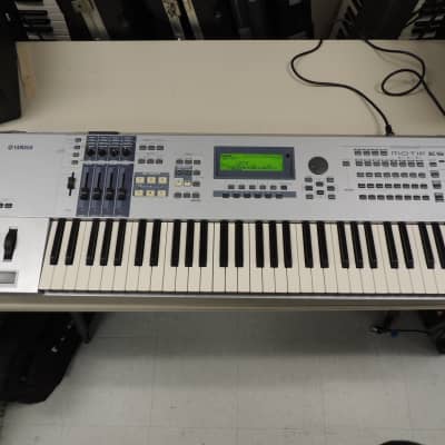 Yamaha Motif ES6 61 key workstation [Three Wave Music]