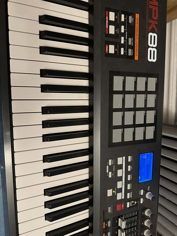 Akai MPK88