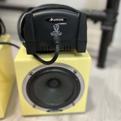 Avantone Pro Active MixCubes (Pair) - Buttercream image 3