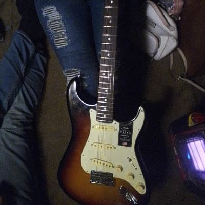 Fender American Ultra stratocaster, Rosewood Fingerboard, Ultraburst  2019 Sunburst image 1