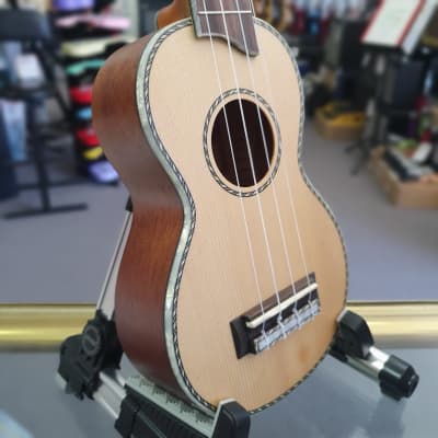 Mahalo MP1 Pearl Series Solid Top Soprano Ukulele with Carry Bag image 4