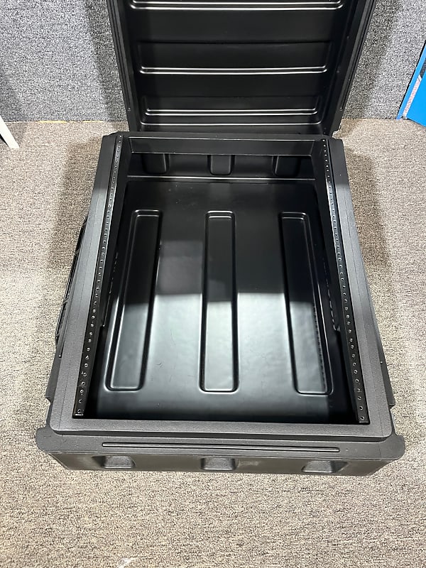 Barely Used SKB 1SKB19-R1400 Molded GigSafe Mixer Case for