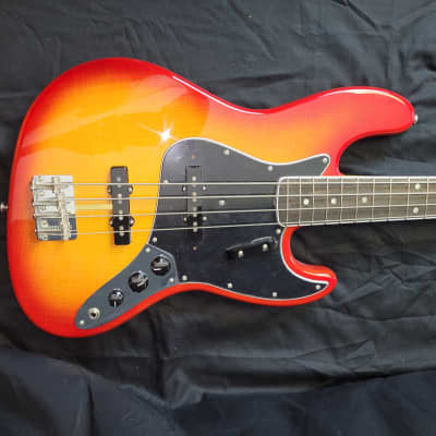 Fender Rarities Flame Ash Top Jazz Bass®, Ebony Fingerboard, Plasma Red Burst image 6
