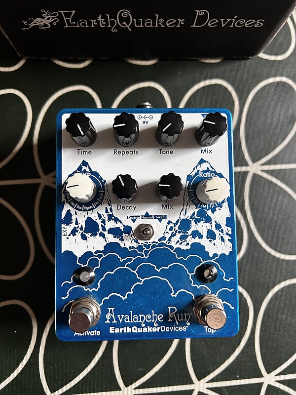 EarthQuaker Devices Avalanche Run Stereo Reverb & Delay with Tap Tempo V2