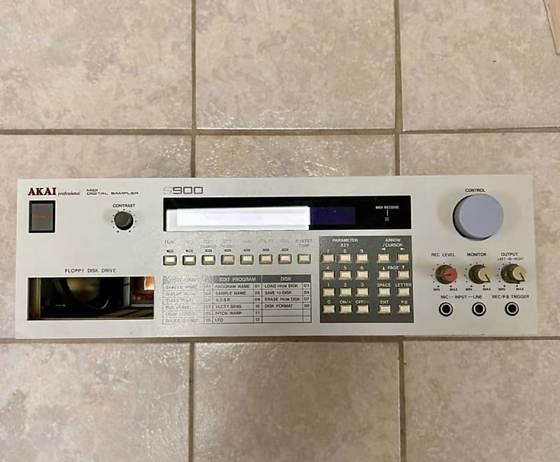 Akai S900 MIDI Digital Sampler 1986 - White image 1