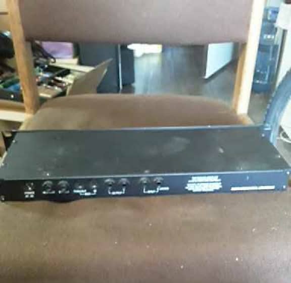 Alesis QuadraVerb GT 20k Bandwidth Simultaneous Guitar Effects 