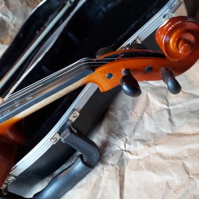 Volta size 4/4 violin, with case and bow image 10