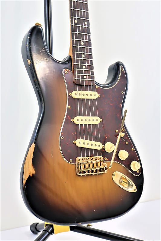 Sunburst strat outlet gold hardware