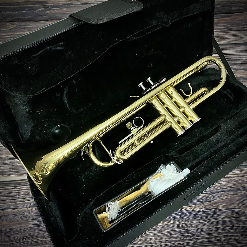 Eastar Bb Trumpet Standard Trumpet Set for Student Beginner