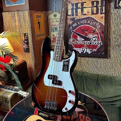 Fender Player Precision Bass with Pau Ferro Fretboard 3-Color Sunburst image 2