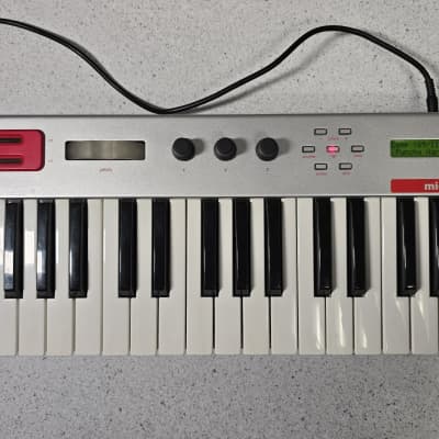 Alesis Micron 2000s - Silver