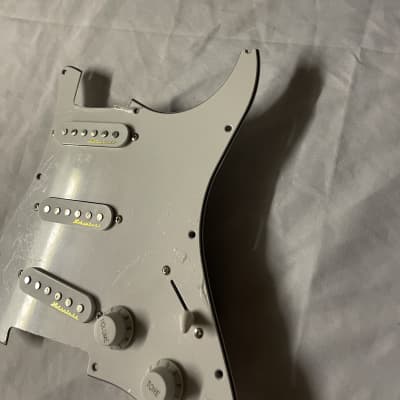 Unbranded Stratocaster Style Loaded Pickguard SSS Single Coil White image 2