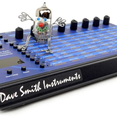 DSI Evolver Dave Smith Instruments Synthesizer + Top Zustand + 1.5J Garantie