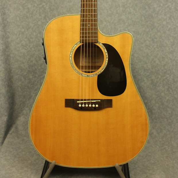 Takamine eg shop 330 sc