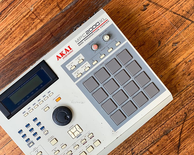 Akai MPC2000XL