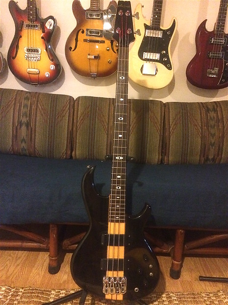 Aria pro II sb-800 bass. 1990's . Beautiful piece and great Aria pro II sb-800 bass. 1990's . Beautiful piece and great