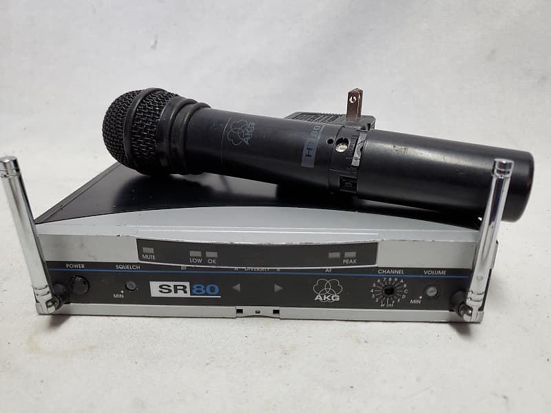 AKG WMS80HT SR80 HT80 Wireless Handheld Microphone System 634 Good Used Working Condition Set