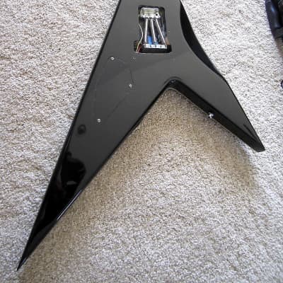 TTM Predator Flying V (Project Guitar) Black image 5