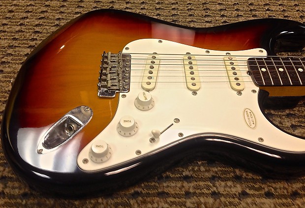 ゆ*こ様 Fender Japan Stratocaster 1982年製 輝く高品質な ゆ*こ様 1982年製 Stratocaster Japan Fender